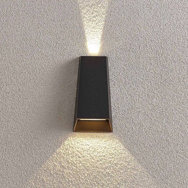 Lucande LED Wandleuchte außen Dagur (spritzwassergeschützt (Modern) in Schwarz aus Aluminium (1 flammig, ) - Außenwandleuchten Wandlampe Led Außenlampe Outdoor für Außenwand/Hauswand