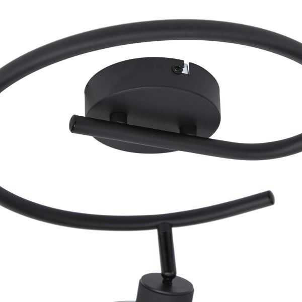 Detailansicht einer Deckenleuchte mit spiralförmigem Design