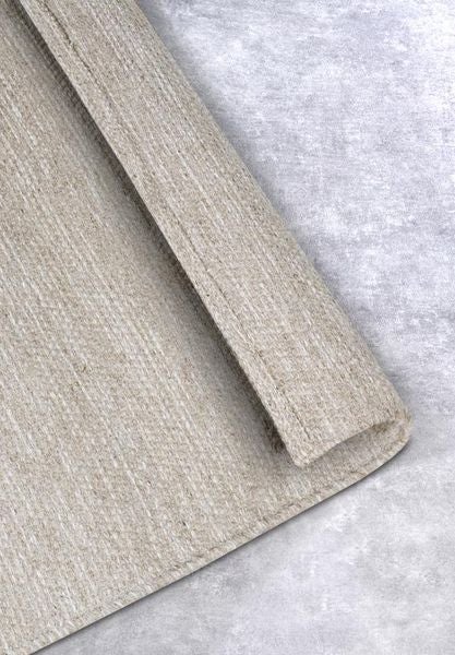 Teppich aus Naturfasern, gerollt