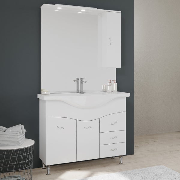 Weißes Badezimmermöbel-Set bestehend aus Waschbeckenunterschrank mit geschwungener Front, integriertem Waschbecken, Spiegel mit LED und Seitenschrank.