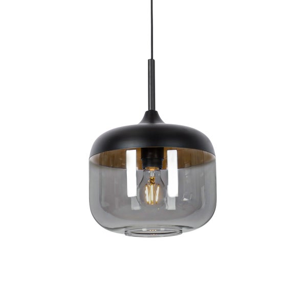 Pendelleuchte mit schwarzer Metallkappe und Schirm aus Rauchglas inklusive Filament-Leuchtmittel.