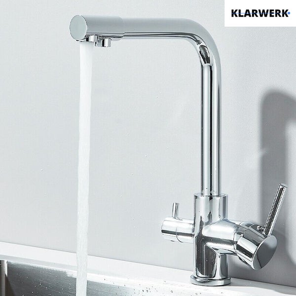 Klarwerk 3-Wege-Küchenarmatur in Chrom mit L-Auslauf und fließendem Wasser.