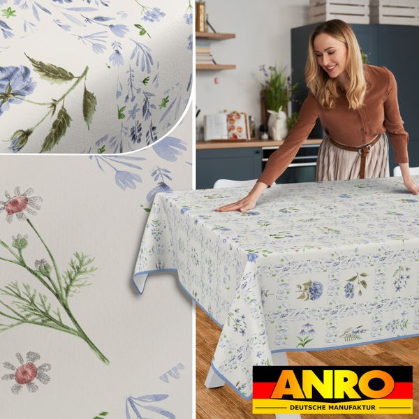 Tischdecke mit Blumenmuster in einer Küche
