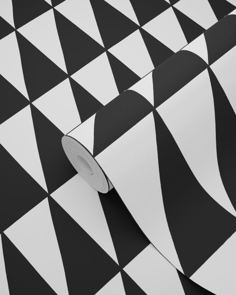 Tapetenrolle mit grafischem Dreiecksmuster für die Wandgestaltung