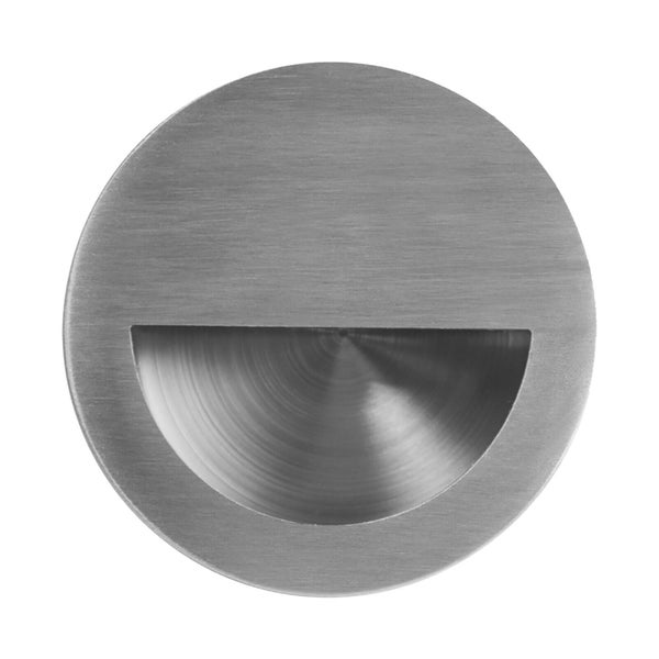 Küchenspüle mit Wasserhahn, Tomaten und Schneidebrett