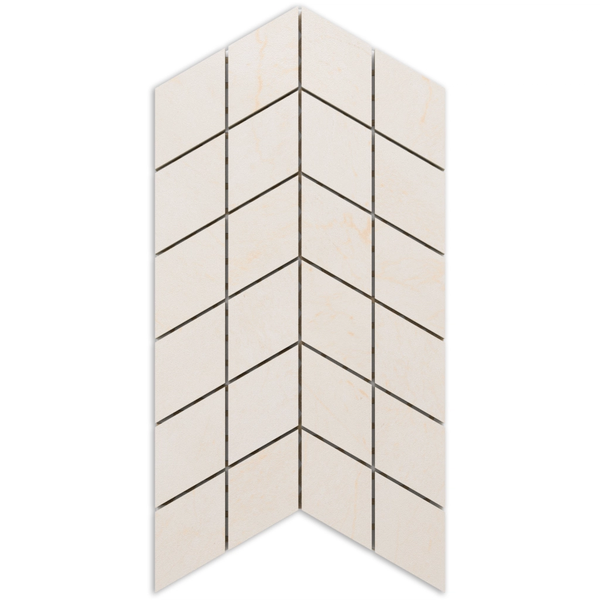 Mosaikfliese in Rautenform, hellbeige Marmoroptik, Chevron-Muster.