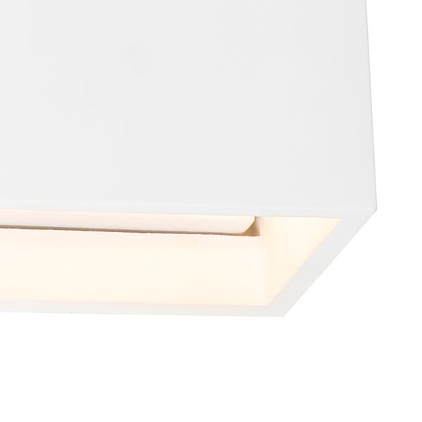 Detailansicht einer weißen Deckenleuchte