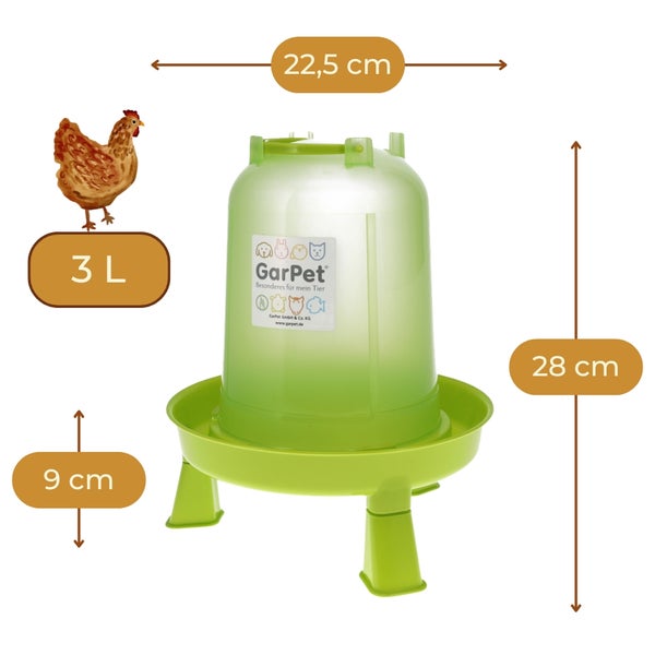 GarPet Geflügeltränke aus grünem Kunststoff, 3 Liter, Höhe 28 Zentimeter, Breite 22,5 Zentimeter, Standhöhe 9 Zentimeter. GarPet Logo.