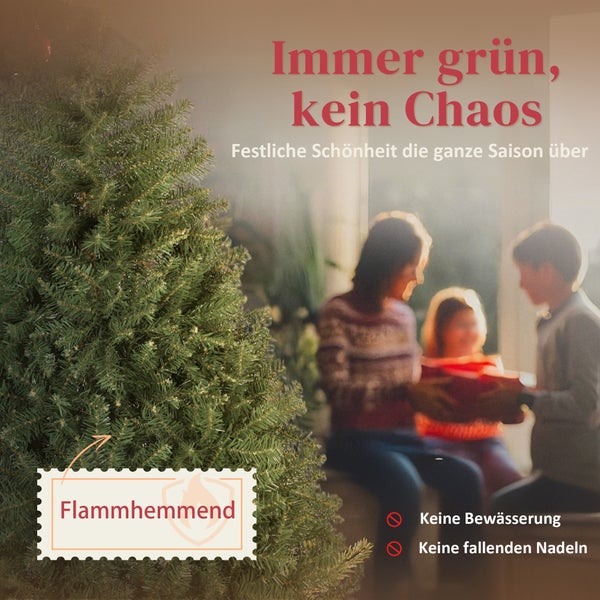 Künstlicher Weihnachtsbaum in einem hellen Wohnzimmer mit einer Familie. Der Baum ist schwer entflammbar und verliert keine Nadeln.