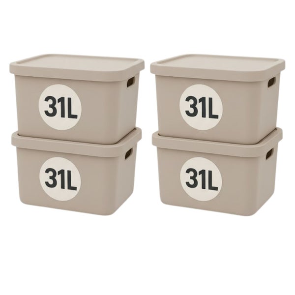 Vier beige stapelbare Aufbewahrungsboxen aus Kunststoff mit Deckel, jeweils 31 Liter Fassungsvermögen.