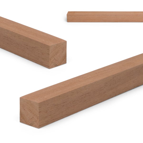 Quadratisches Kantholz aus Hartholz Ipé für den Außenbereich.