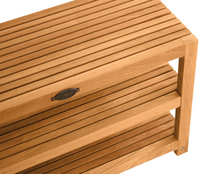 Holzbank mit zwei Ablageflächen