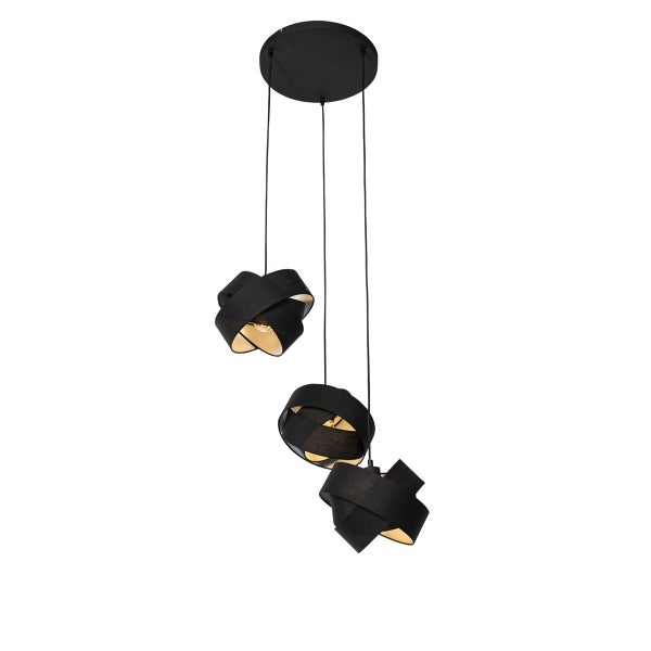 Dreiflammige Pendelleuchte mit runder Deckenplatte und drei verschlungenen Lampenschirmen aus schwarzem Textil mit goldfarbener Innenseite.