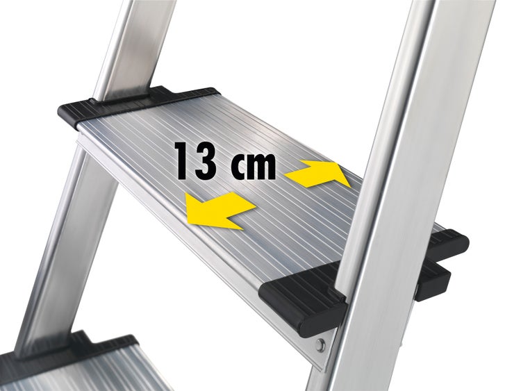 Detailansicht einer Trittleiter mit einer Stufenbreite von 13 Zentimetern.