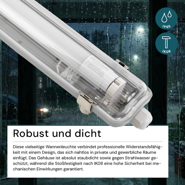 Feuchtraumwannenleuchte mit Schutzart IP65 gegen Strahlwasser und Stoßfestigkeit nach IK08 für den Innen und Außenbereich.