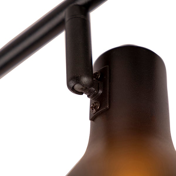 Detailaufnahme einer schwarzen Deckenleuchte