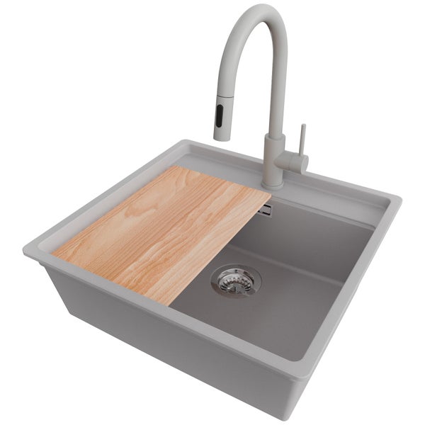 Spüle mit Armatur und Schneidebrett