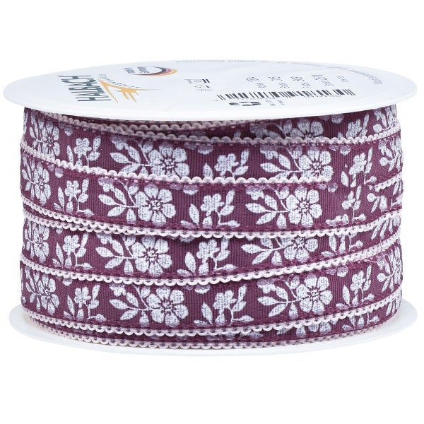 Spule mit dekorativem Zierband mit Blumenmuster