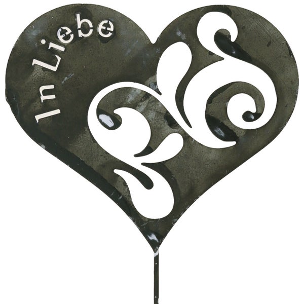 Herzförmiger Gartenstecker mit dem Schriftzug In Liebe und floralen Ornamenten.
