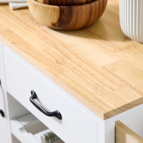 Detailansicht eines Küchentrolleys mit Holzplatte und Schublade mit Griff