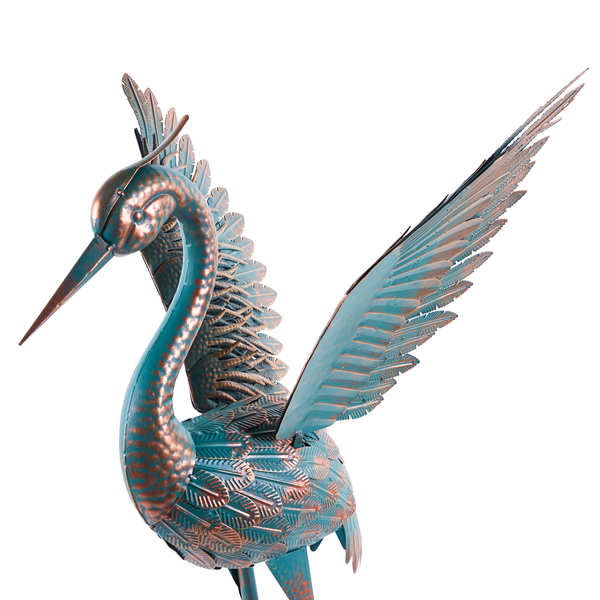 Gartenfigur Kranich aus Metall mit ausgebreiteten Flügeln und Patina-Effekt.