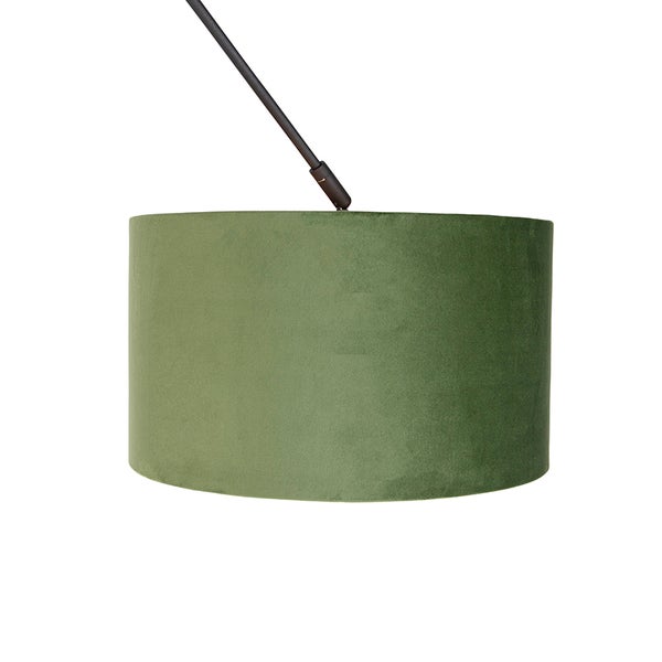 Zylindrischer Lampenschirm aus grünem Samt an einem schwarzen Metallstab.
