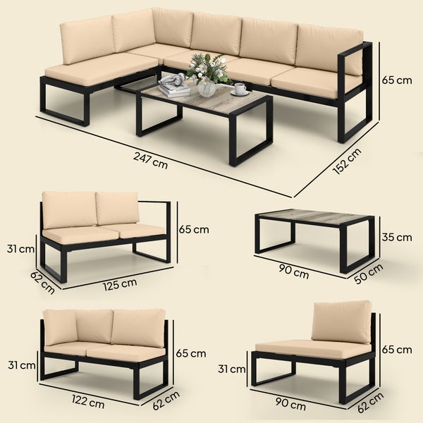 Lounge-Set, schwarzes Metall, beige Polster. Maße: 247 mal 152 mal 65 Zentimeter, Sitzhöhe 31 Zentimeter, Tisch 90 mal 50 mal 35 Zentimeter.