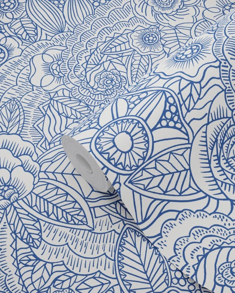 Tapetenrolle mit floralem Muster