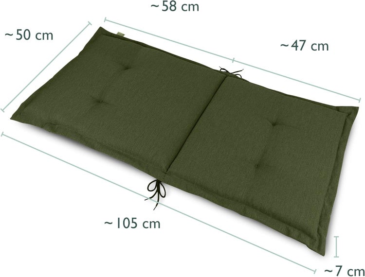 Grüne Gartenstuhlauflage mit Maßen: Länge circa 105 Zentimeter, Breite circa 50 Zentimeter, Stärke circa 7 Zentimeter.