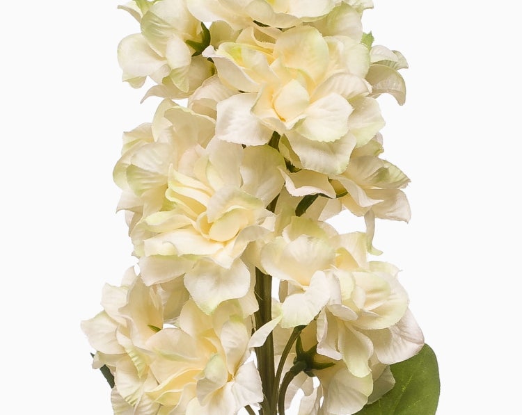 Künstlicher Rittersporn mit cremeweißen Blüten und grünem Stiel.