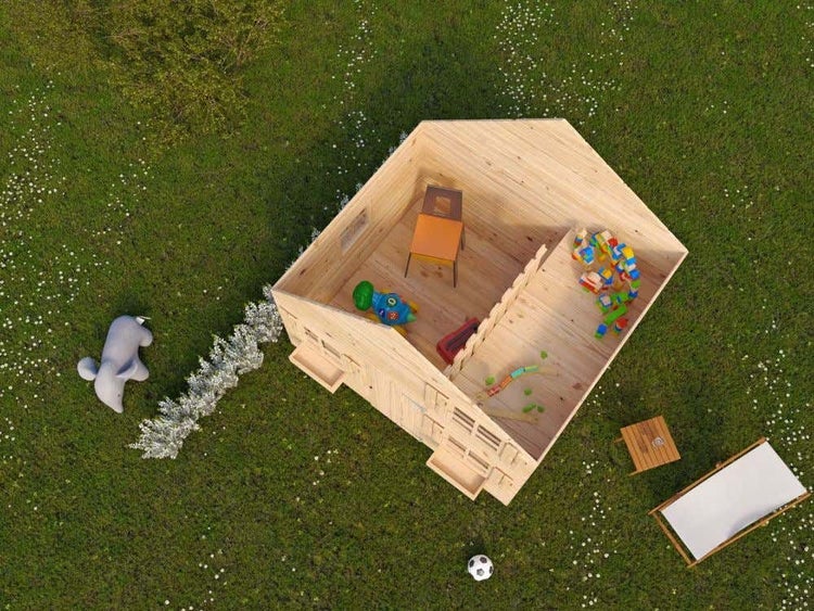 Draufsicht eines Holzspielhauses mit Spielzeug, Stuhl und Tisch im Garten