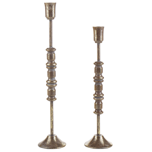 Zwei dekorative Kerzenständer