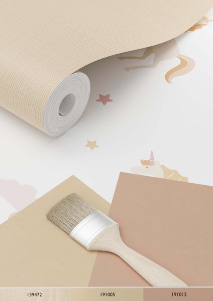 Tapetenrolle mit Einhorn-Motiv, Pinsel und Farbmuster