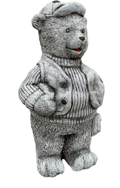 Steinfigur Bär mit Weste und Mütze für den Garten