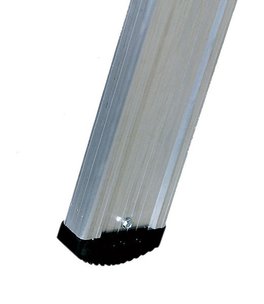 Detailansicht eines Aluminium Leitersprossenfußes mit schwarzer Gummikappe