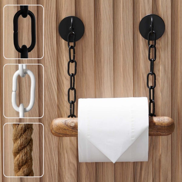 Toilettenpapierhalter mit Holzstab an Ketten und runden Wandhalterungen. Varianten mit schwarzer Kette, weißer Kette und Hanfseil.