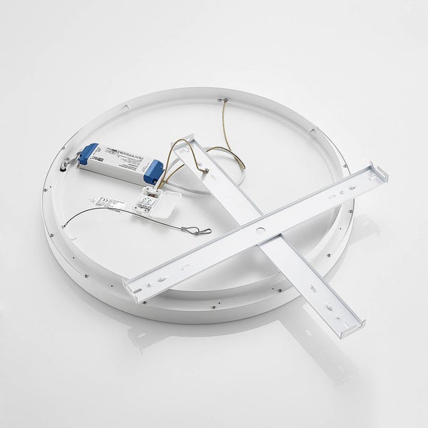 Rückseite einer runden LED-Deckenleuchte mit weißem Rahmen, X-förmiger Halterung, LED-Treiber und Verkabelung.