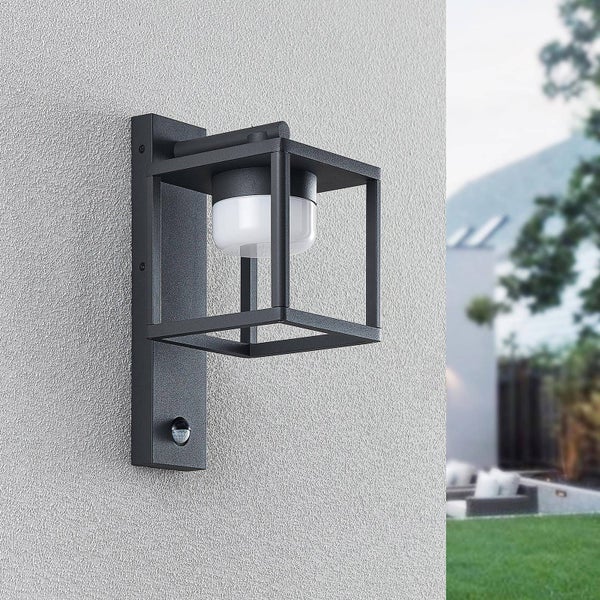 Lucande Wandleuchte außen Timio mit Bewegungsmelder (spritzwassergeschützt (Modern) in Alu aus Aluminium (1 flammig, GX53) - Wandlampe für Außenwand/Hauswand Haus Terrasse und Balkon