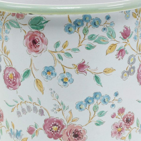 Detailansicht eines Behälters mit Blumenmuster