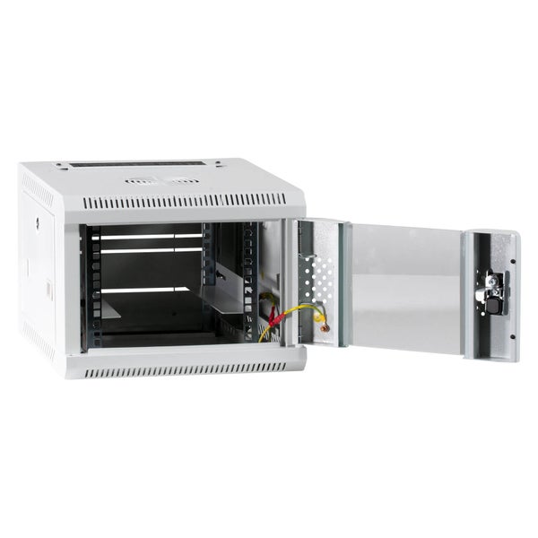 Detailansicht eines Serverschranks mit Erdungskabel