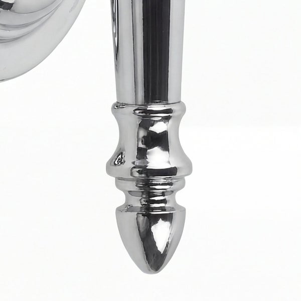 Detailaufnahme eines verchromten Wasserhahn-Griffs