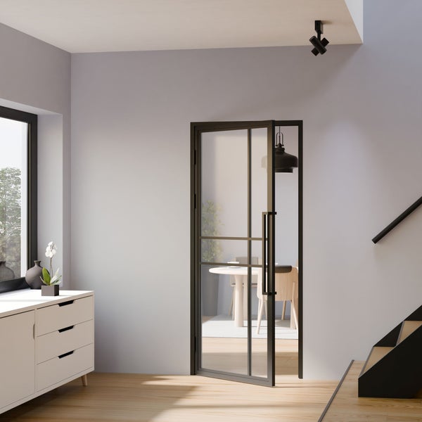 Moderne Glastür mit schwarzem Metallrahmen in einem hellen Wohnraum, Durchblick in ein Esszimmer, minimalistisches Design.
