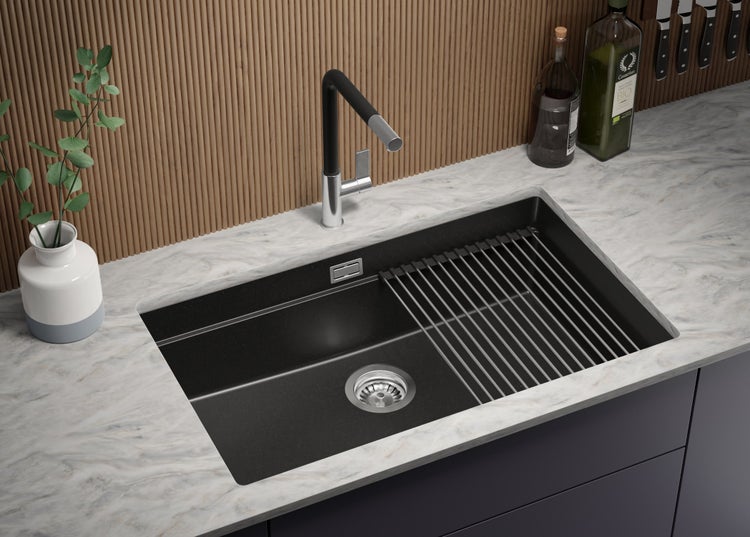 PRIMAGRAN Unterbauspüle Granit Schwarz 76x47cm, Spülbecken 1 Becken + Küchenarmatur 32x20cm + Ablauf-Set + Aufrollbare Abtropffläche, Granitspüle ab 80er Unterschrank - Praga