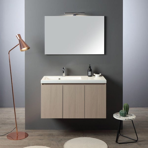 Badezimmer mit Waschtischunterschrank, Spiegel und Beleuchtung