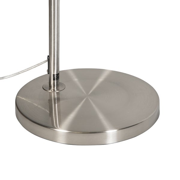 Detailansicht des Standfußes einer Stehlampe aus Metall.