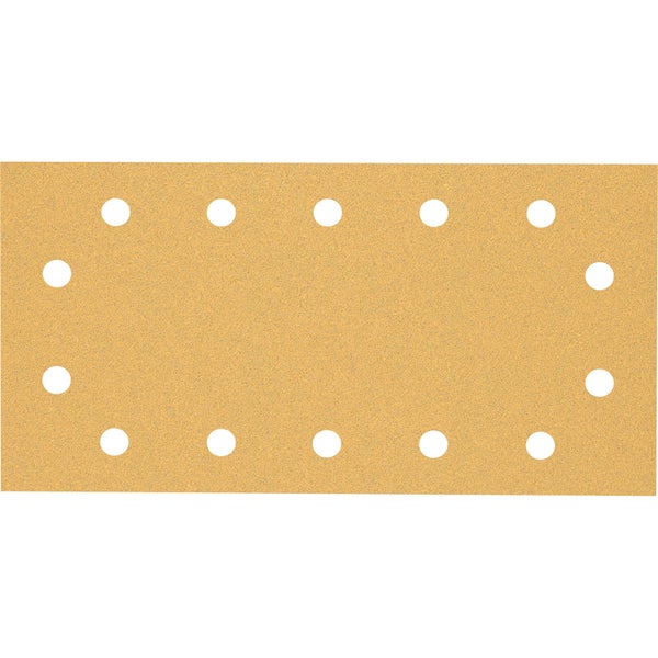 Eine Person schleift einen Fensterrahmen mit einem Schwingschleifer. Sie trägt Schutzbrille, Mundschutz und Handschuhe.