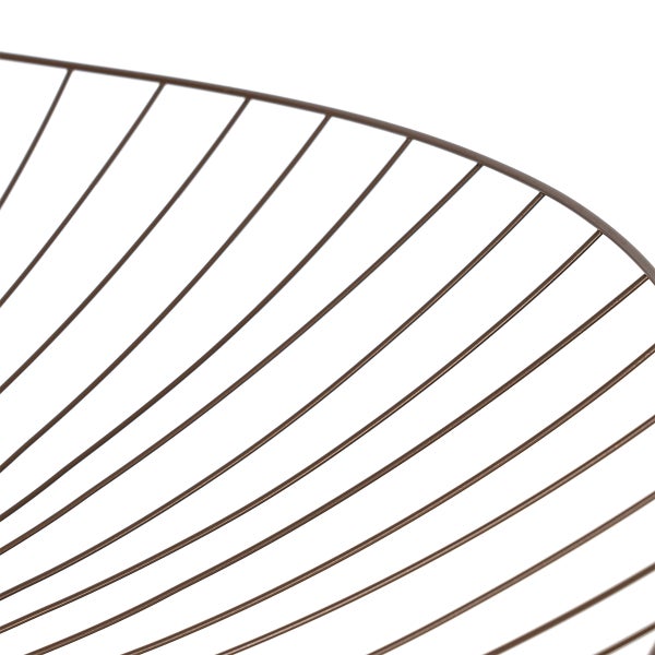 Detailaufnahme einer Metall-Obstschale mit Drahtstruktur