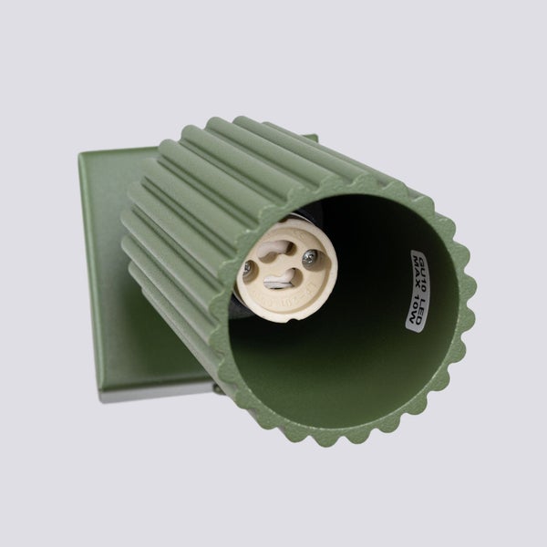 Grüne Wandleuchte mit Fassung für Leuchtmittel bis maximal 10 Watt