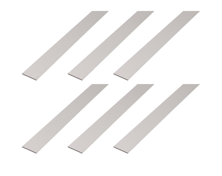 Sechs flache Metallstreifen als Befestigungsmaterial zur Montage