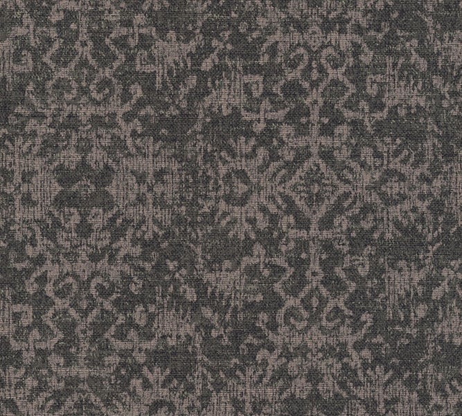 Nahaufnahme eines gemusterten Teppichs.